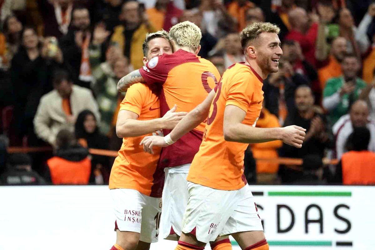 Galatasaray, Alanyaspor'u 4-0 mağlup ederek evindeki yenilmezlik serisini 23 maça çıkardı