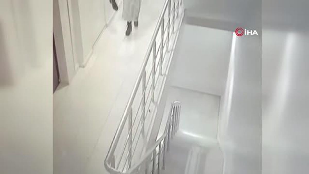 Gözüne kestirdiği ayakkabıyı önce denedi, sonra çaldı...Hırsızlık anları kamerada