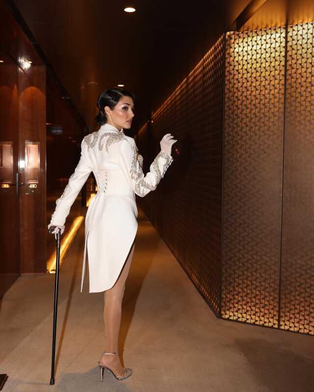 Hande Erçel, 30. yaşını kostüm partisiyle kutladı! Sevgilisi Hakan Sabancı'nın görülmemesi dikkat çekti