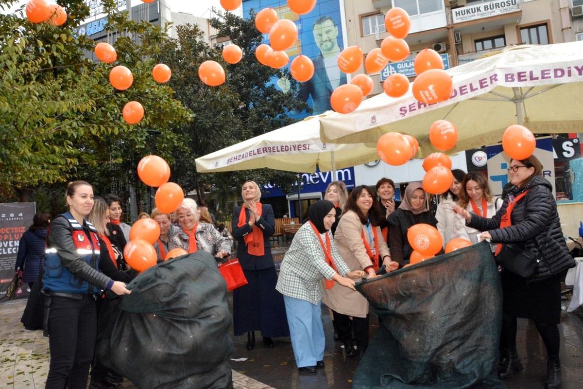 Manisa'da Kadına Şiddetle Mücadele Günü Etkinlikleri
