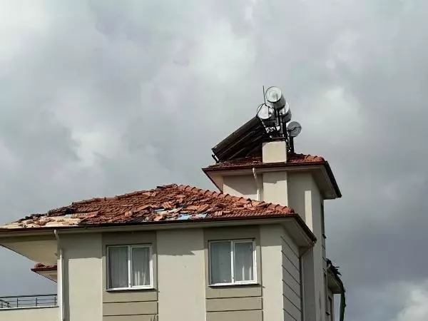 Muğla'da Çıkan Hortum Evleri Uçurdu