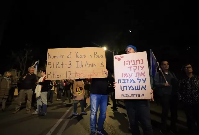 İsrailliler, Binyamin Netanyahu'nun evinin önüne kadar gidip çağrı yaptı: İstifa et