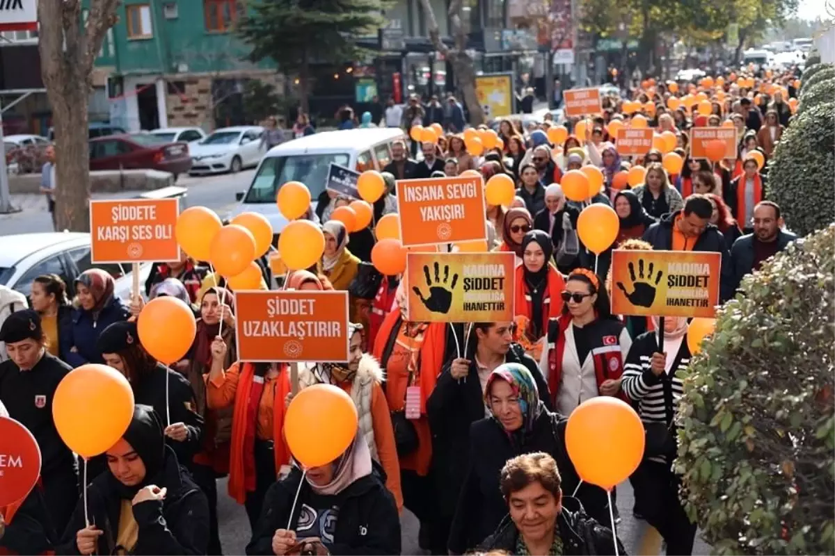 Niğde'de Kadına Yönelik Şiddete Karşı Farkındalık Yürüyüşü Gerçekleştirildi