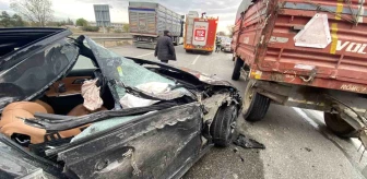 Eskişehir'de pancar yüklü römorka arkadan çarpan aracın sürücüsü yaralandı