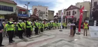 Protokol ve öğrencilerden çevre temizliği