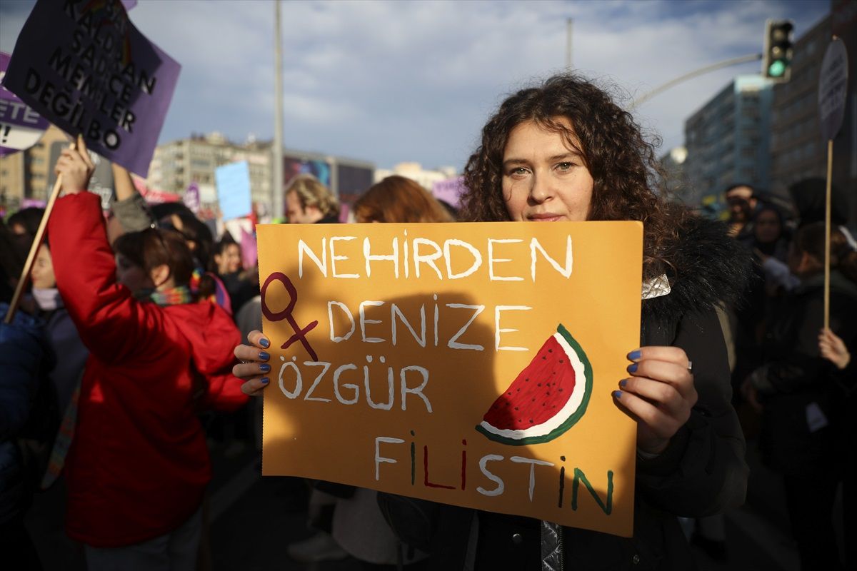 Şişli'de Kadına Yönelik Şiddete Karşı Yürüyüş Düzenlendi