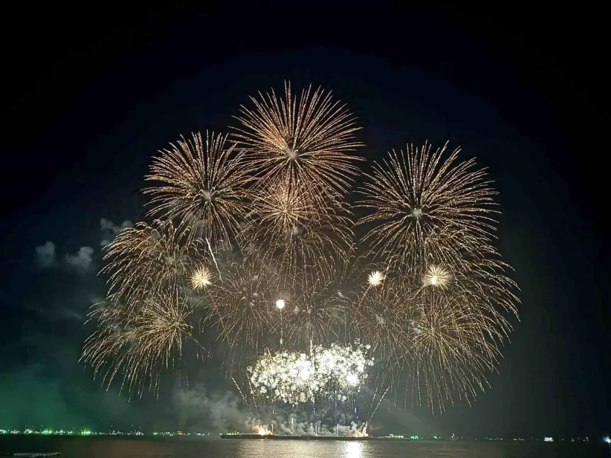 Tayland'ın Pattaya şehrinde havai fişek festivali başladı