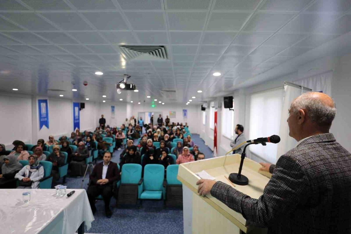 Van'da Kadına Yönelik Şiddete Karşı Seminer Düzenlendi
