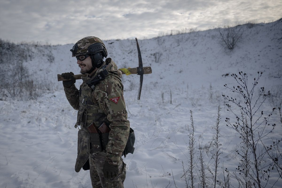 Ukrayna'da Patlamamış Mühimmat Arama ve İmha Çalışmaları Devam Ediyor