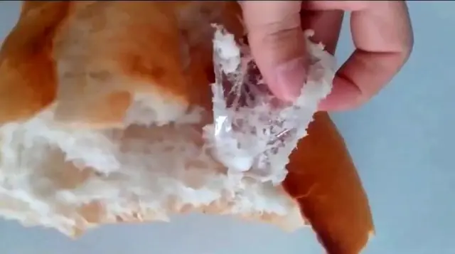 Elazığ'da Ekmeğin İçinden Poşet Çıktı Elazığ'da Ekmeğin İçinden Poşet Çıktı