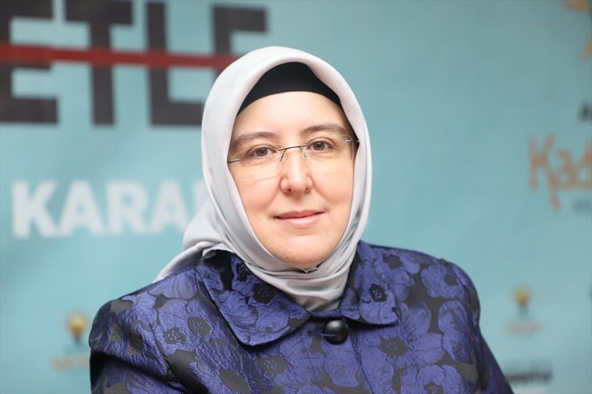 AK Parti Afyonkarahisar Kadın Kolları, Kadına Yönelik Şiddete Karşı Uluslararası Mücadele Günü'nde basın açıklaması yaptı