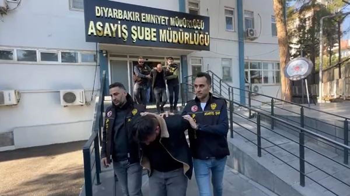 Diyarbakır'da Hacizli ve Çalıntı Otomobil Operasyonu: 7 Şüpheli Gözaltına Alındı