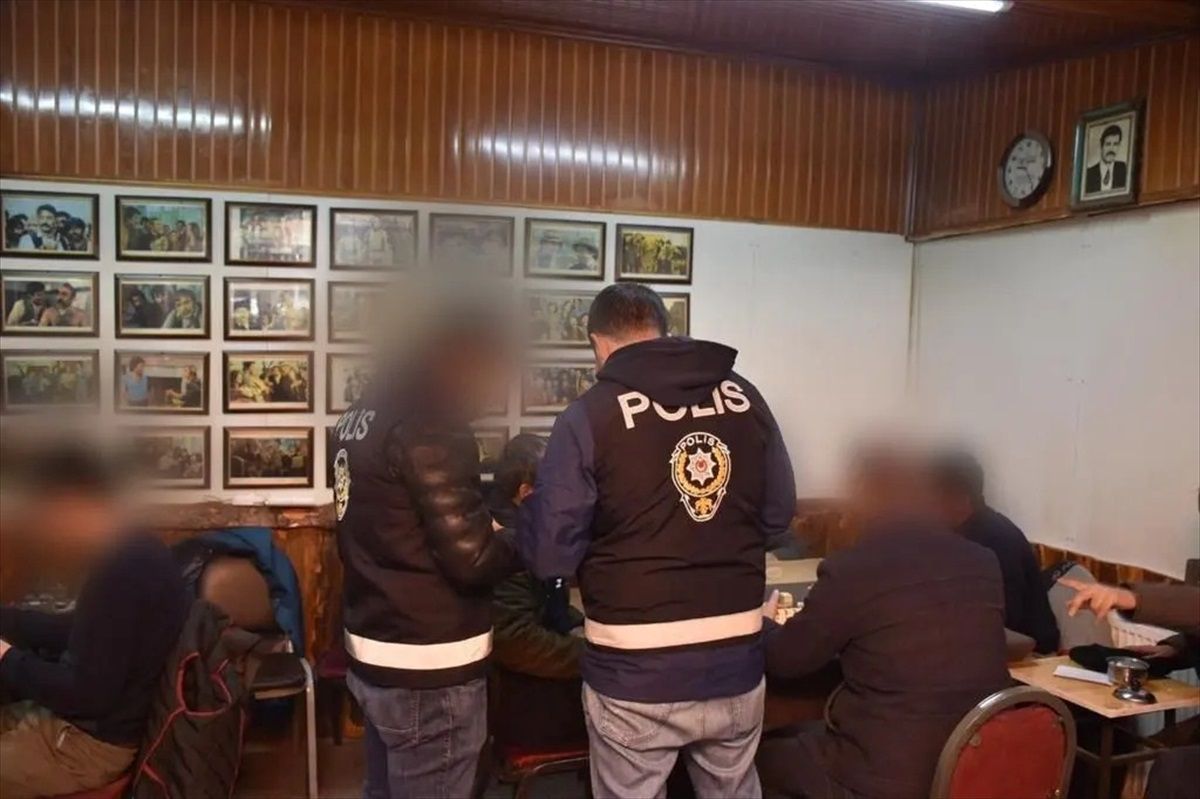 Erzincan'da Asayiş Denetimlerinde 9 Firari Yakalandı