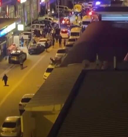 Esenyurt'ta düğün salonunda havaya ateş eden şahıslar ile polis arasında arbede yaşandı