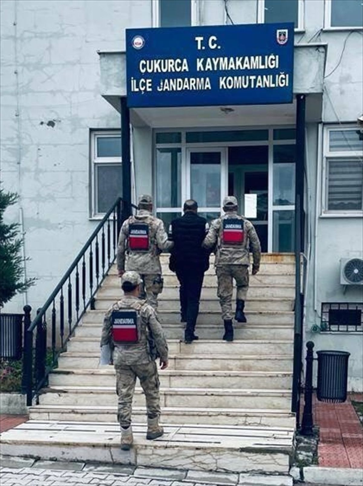 Hakkari'de 100 Aranan Kişi Yakalandı