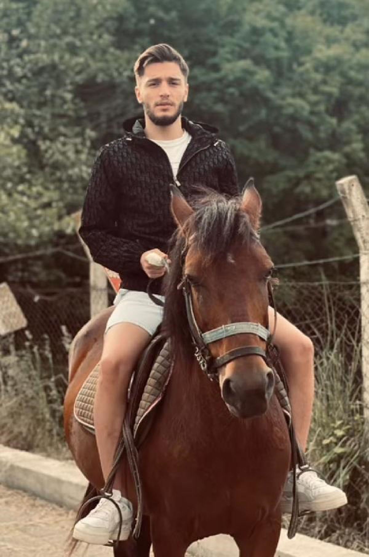 Kağıthane'de Otomobil Saldırısı: Bir Kişi Ağır Yaralandı