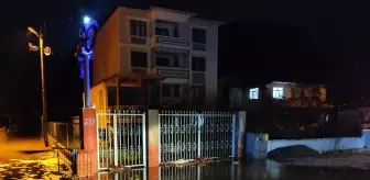 Cide'de fırtına nedeniyle yollar su altında kaldı