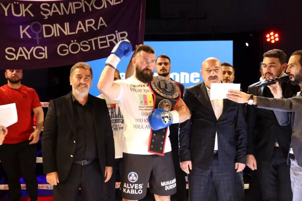 Milli kick boksçu Muhammed Dursun, rakibi çıkmadığı maçı hükmen kazandı