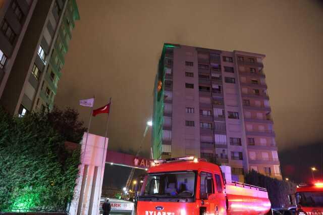 Konya'da apartmanda çıkan yangında eski bakan Lütfi Elvan'ın annesi dumandan etkilendi Konya'da apartmanda çıkan yangında eski bakan Lütfi Elvan'ın annesi dumandan etkilendi