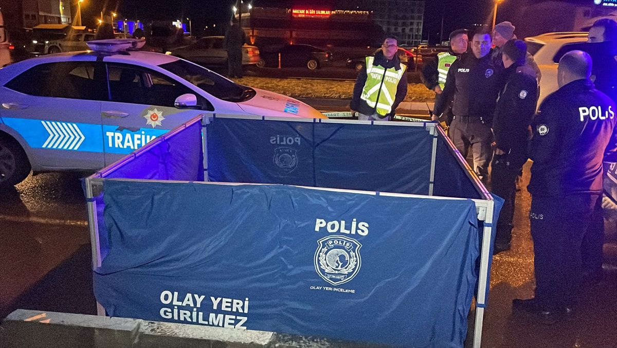 Kütahya'da Yolun Karşısına Geçmeye Çalışan Kadın Otomobilin Çarpması Sonucu Hayatını Kaybetti