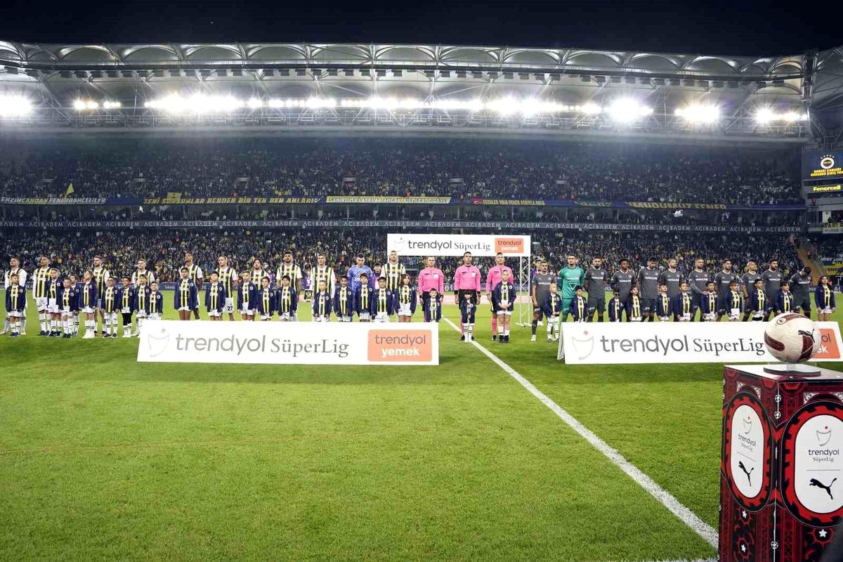 Trendyol Süper Lig: Fenerbahçe: 0 Karagümrük: 0 (Maç devam ediyor)