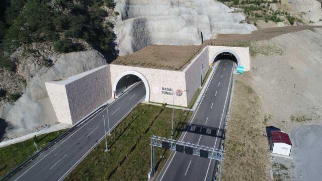 Ulaştırma ve Altyapı Bakanı Abdulkadir Uraloğlu: 21 yılda 3 bin 844 yeni köprü inşa ettik, 450 yeni tüneli hizmete sunduk Ulaştırma ve Altyapı Bakanı Abdulkadir Uraloğlu: 21 yılda 3 bin 844 yeni köprü inşa ettik, 450 yeni tüneli hizmete sunduk