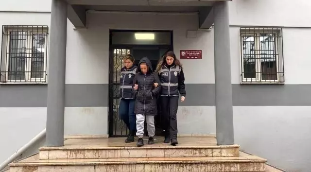 Kocasını 2. kattan aşağı düşürüp 'Beni aldatmanın bedeli bu' diyen kadın tutuklandı Kocasını 2. kattan aşağı düşürüp 'Beni aldatmanın bedeli bu' diyen kadın tutuklandı