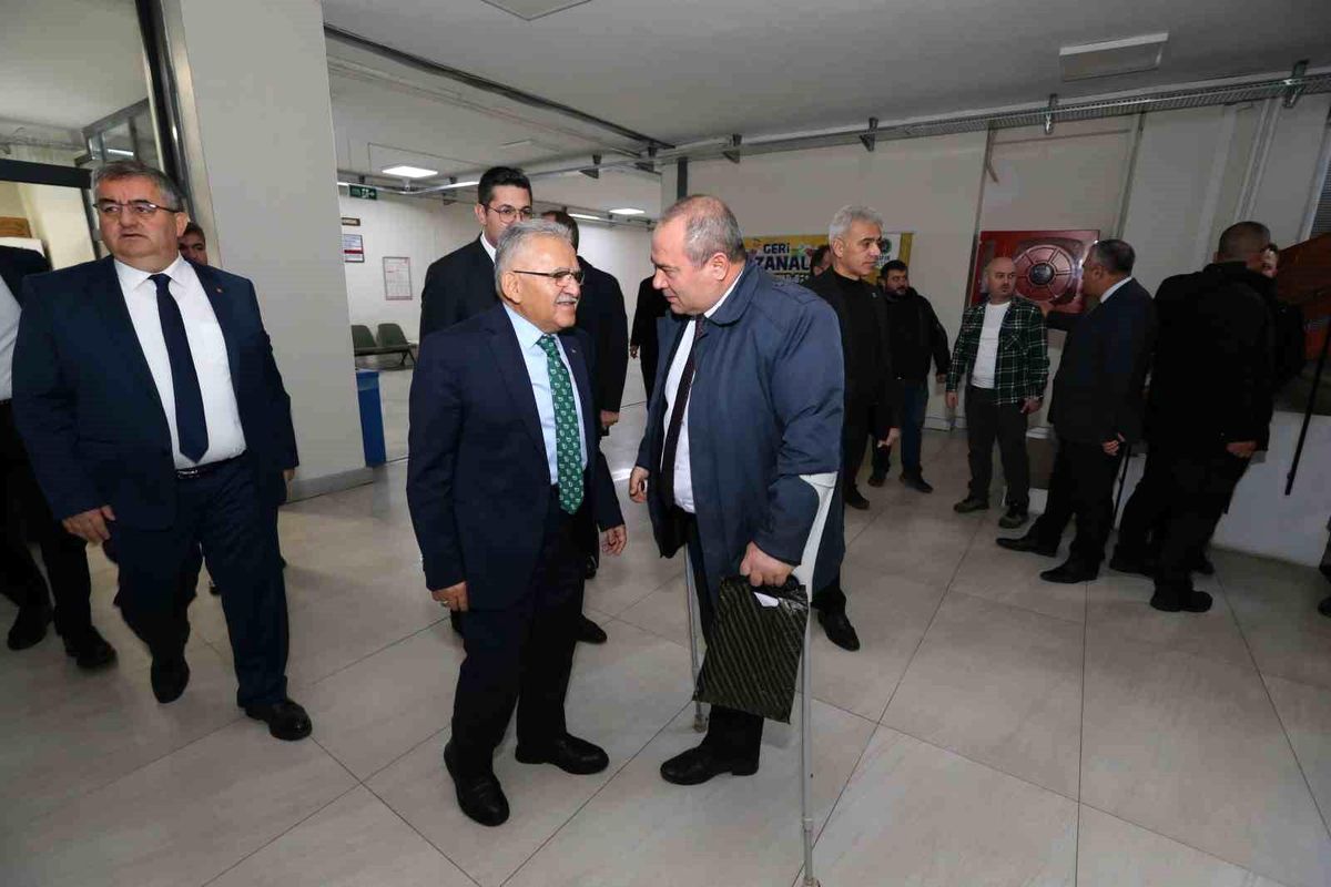Başkan Büyükkılıç, Büyükşehir Belediyesi personeliyle bir araya geldi