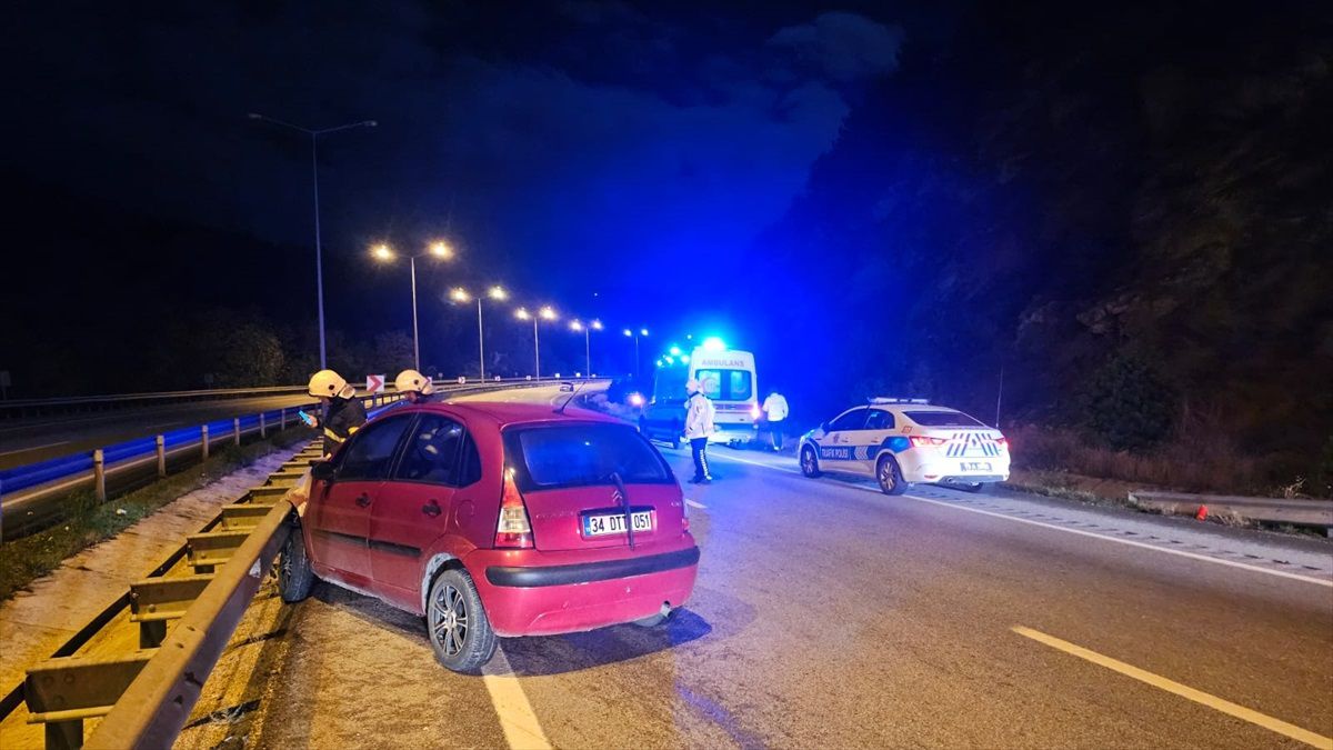 Çorum'da alkollü sürücü bariyerlere çarptı
