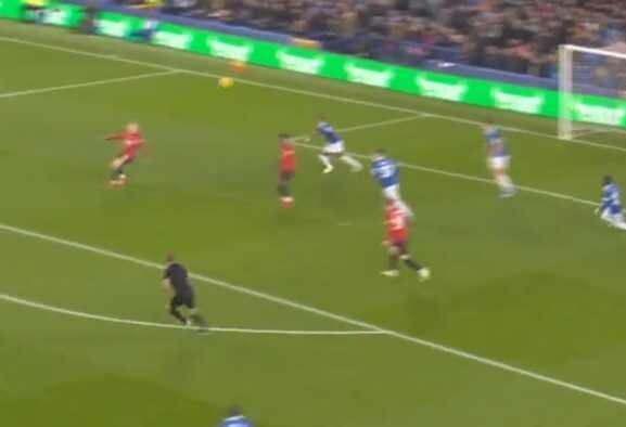 Dünyayı ayağa kaldıran vuruş! Manchester United'ın yıldızı Garnacho yılın golünü attı Dünyayı ayağa kaldıran vuruş! Manchester United'ın yıldızı Garnacho yılın golünü attı