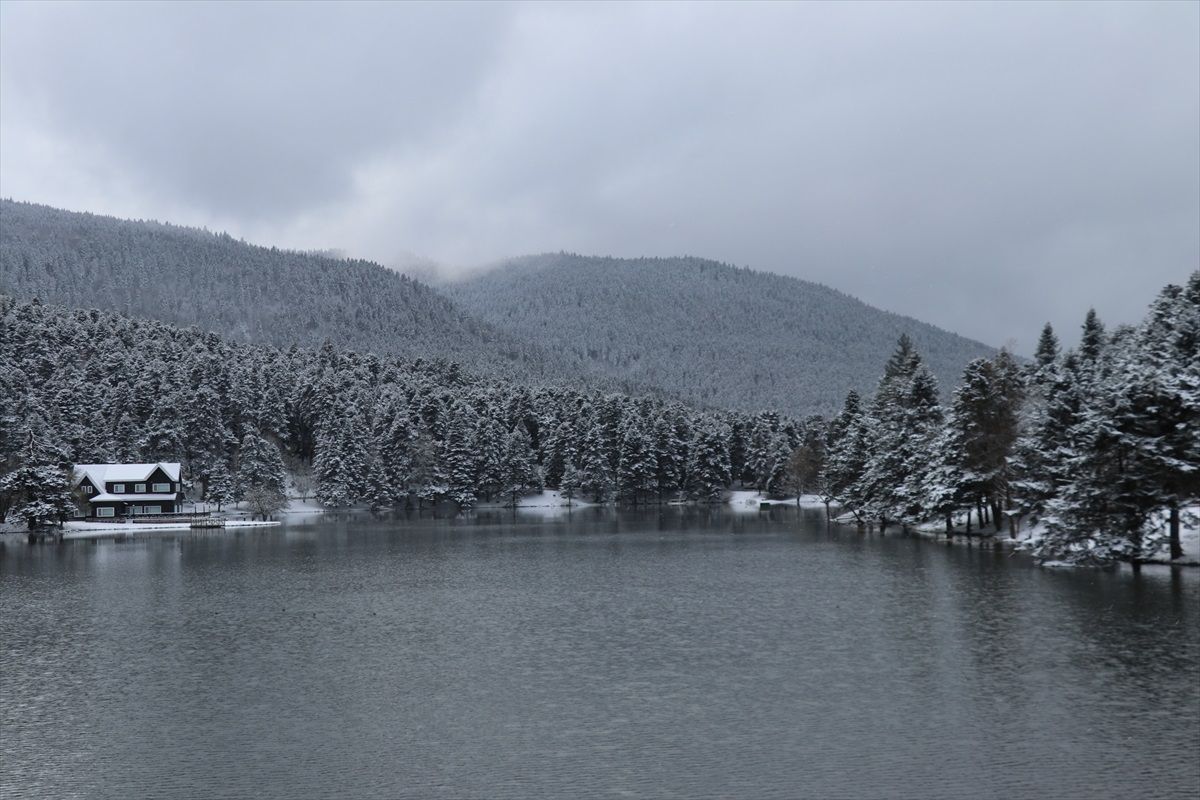 Bolu Gölcük Tabiat Parkı Karla Kaplandı