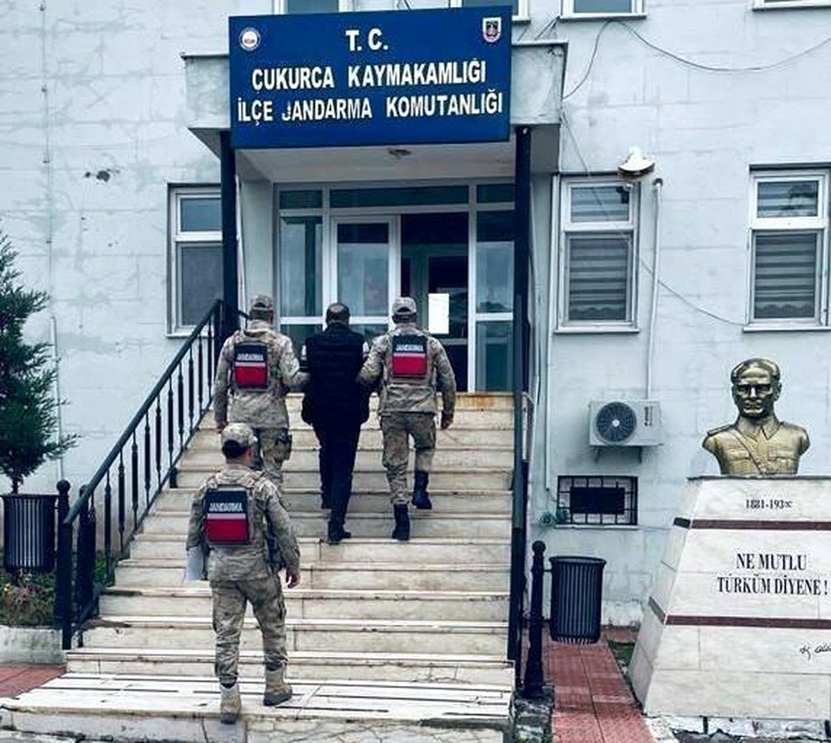 Hakkari'de Aranan 100 Şahıs Yakalandı