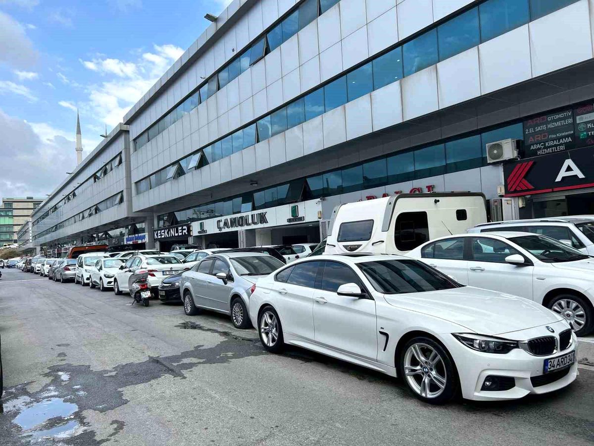 İkinci El Otomobil Piyasasında Fiyatlar Yüzde 30 Geriledi