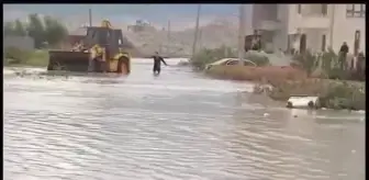 İskenderun'da cadde ve sokaklar su altında kaldı (4)