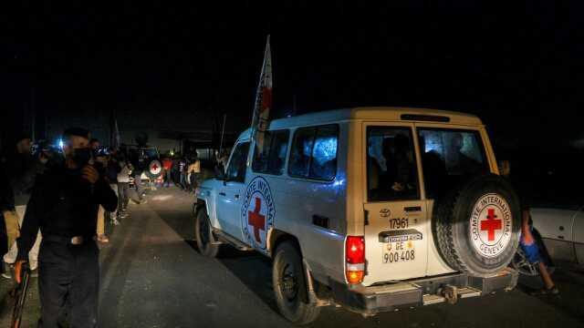 İsrail, Gazze'den serbest bırakılan esirleri açıklama yapmamaları için karantinaya aldı