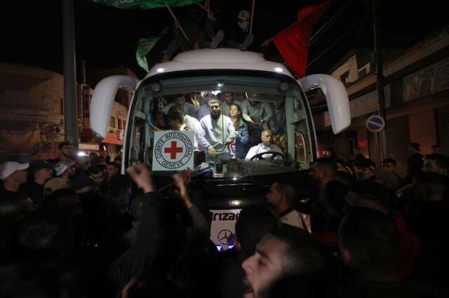 İsrail ile Hamas arasındaki ateşkes sürecinde toplam 175 esir serbest kaldı İsrail ile Hamas arasındaki ateşkes sürecinde toplam 175 esir serbest kaldı