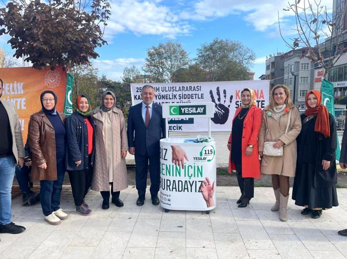AK Parti İl Başkanı Kadına Şiddete Karşı Mücadelede Stantları Ziyaret Etti