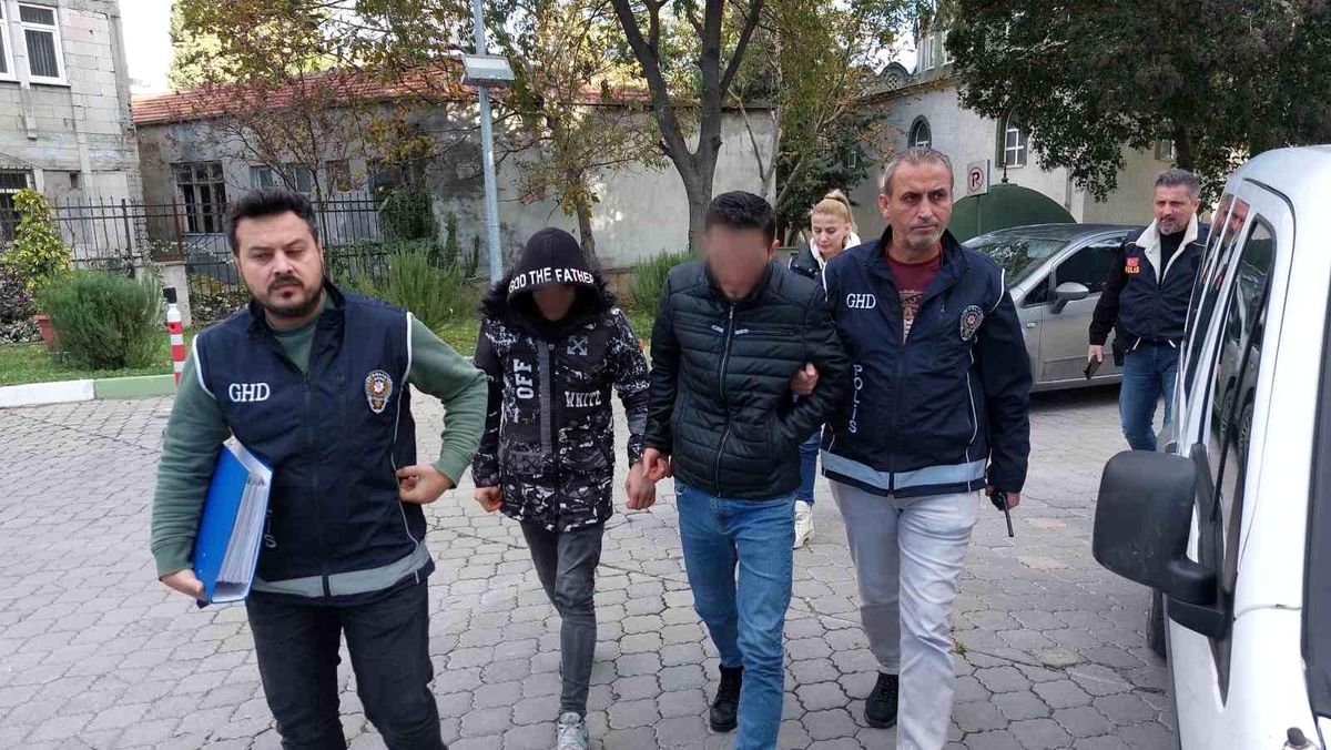 Karadeniz'de göçmen kaçakçılarına operasyon: 3 kişi gözaltına alındı