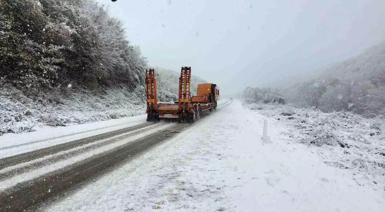 Kastamonu'nun yüksek kesimlerinde yoğun kar yağışı etkili oluyor