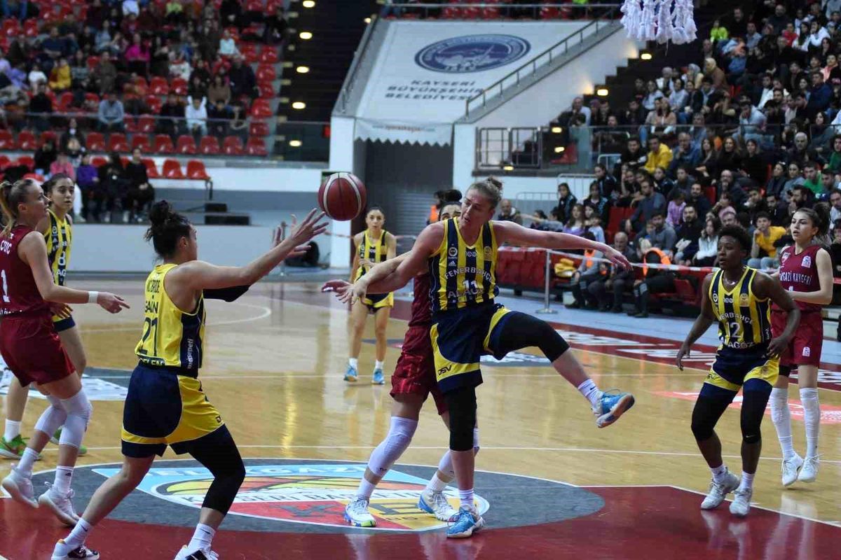 Melikgazi Kayseri Basketbol, lider Fenerbahçe'ye mağlup oldu