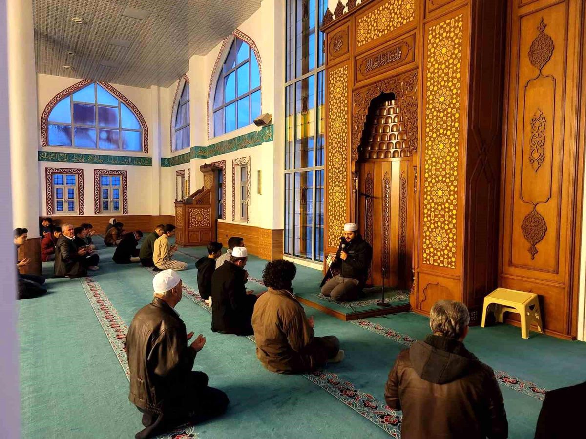 Menteşe'de gençlere sabah namazı programı düzenlendi