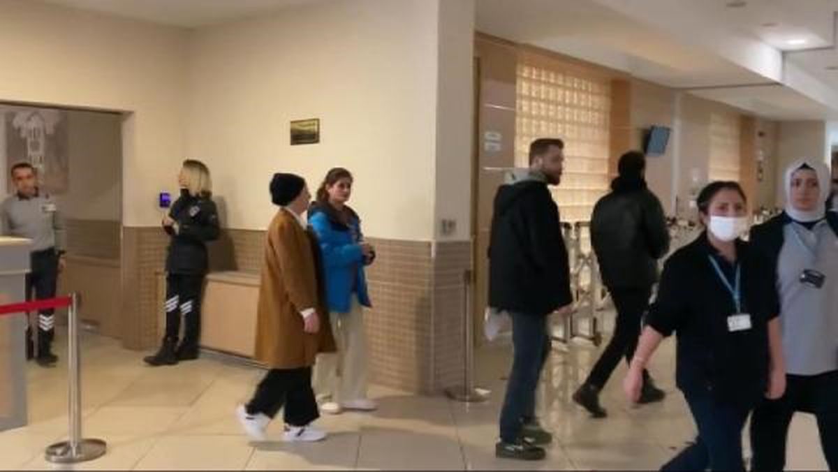 Sosyal medya hesabından müstehcen içerikli canlı yayın yapan kadın gözaltına alındı