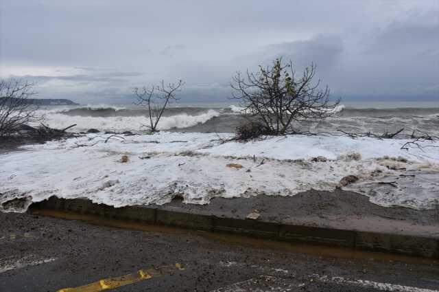 Trabzon'da Dalgalara Kapılan 2 Kişinin Arama Çalışmaları Başlatıldı