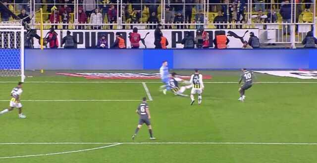 Türkiye'ni tartıştığı pozisyonda penaltı var mı yok mu? Hakem yorumcuları son noktayı koydu Türkiye'ni tartıştığı pozisyonda penaltı var mı yok mu? Hakem yorumcuları son noktayı koydu