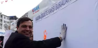Uşak'ta turuncu balonlar kadınlar için bırakıldı