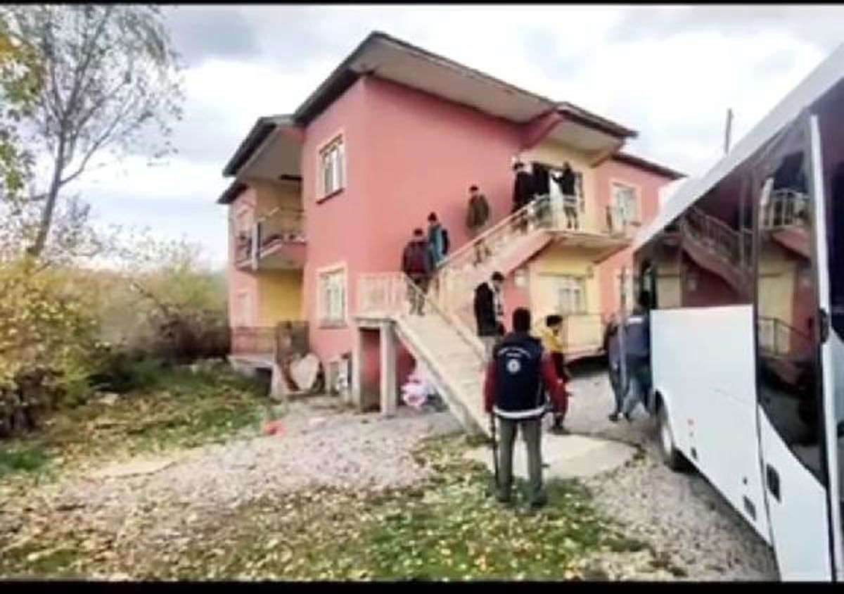Van'da göçmen kaçakçılarına operasyon: 9 tutuklama