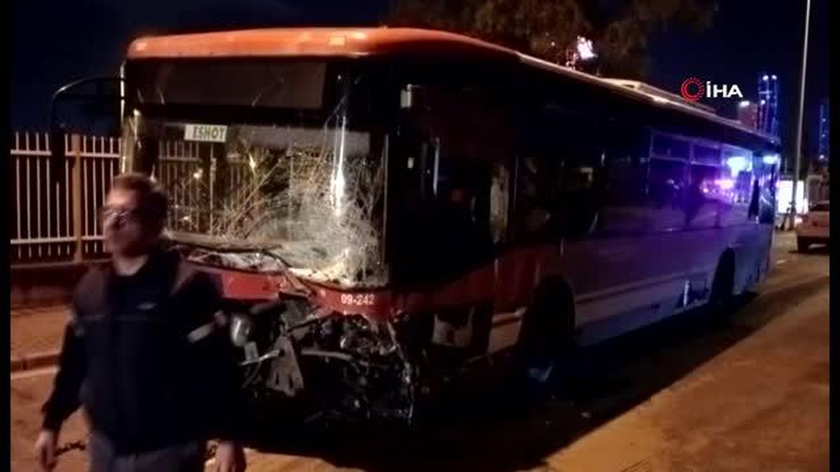 İzmir'de otomobil ile belediye otobüsü çarpıştı: 1 ölü, 2 yaralı