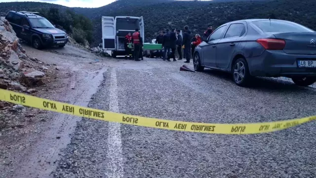 Muğla'nın Bodrum ilçesinde çarşafa sarılıp iple bağlanmış kadın ve çocuk cesedi bulundu Muğla'nın Bodrum ilçesinde çarşafa sarılıp iple bağlanmış kadın ve çocuk cesedi bulundu