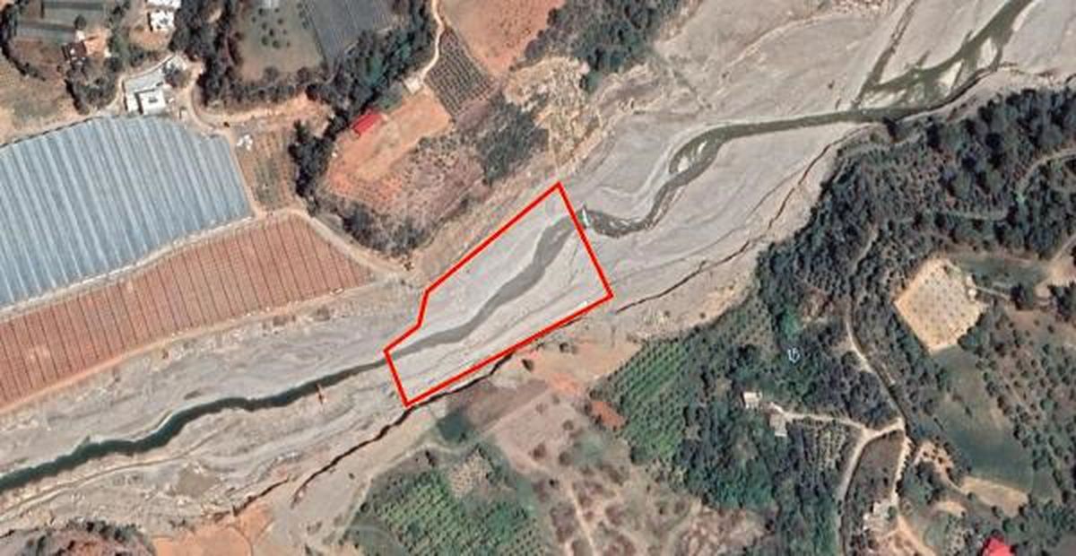 Vergi Rekortmeni ve Güreş Ağası, İzinsiz Kum ve Çakıl İşletti