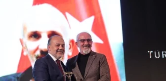 Demirören Haber Ajansı'ndan Ercan Ata, 'Yılın Spor Ödülü'nü aldı